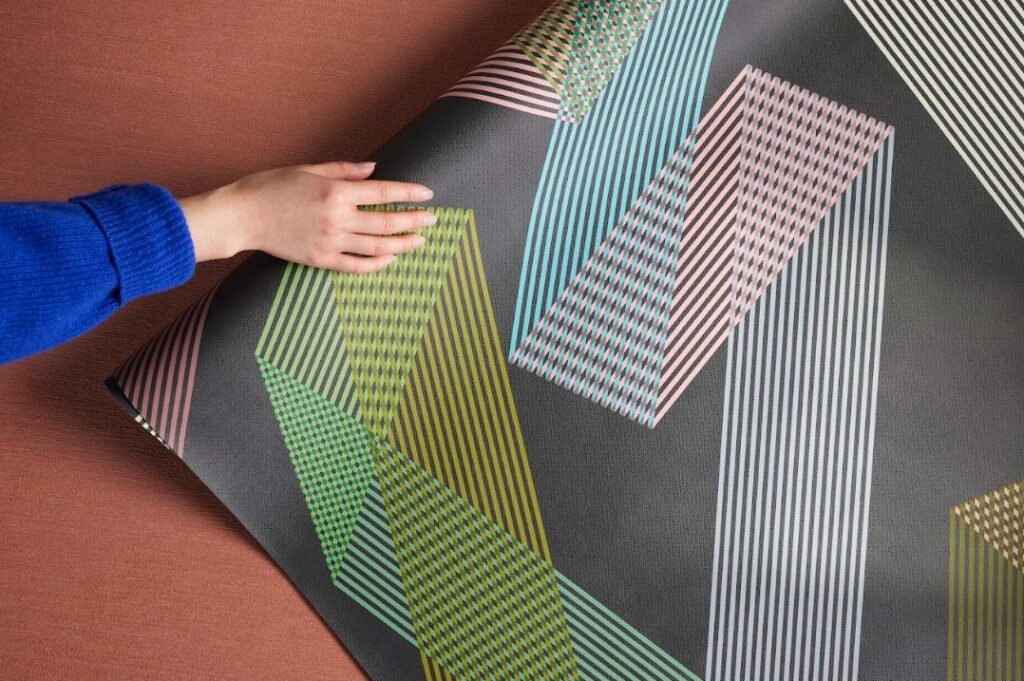 Ribbon wallcovering