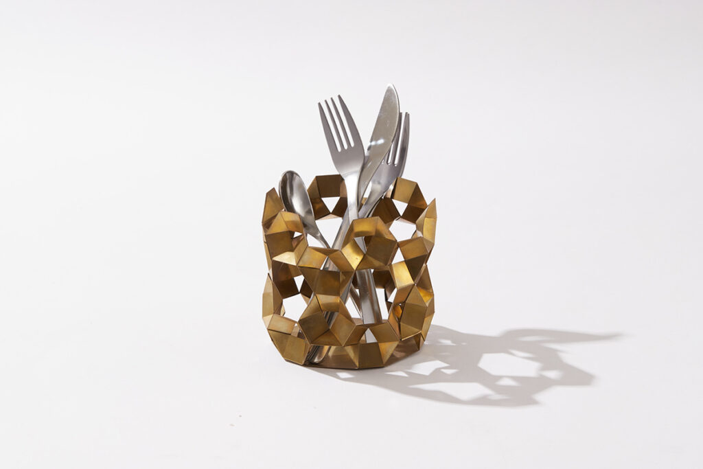 Glimmer metal utensil holder