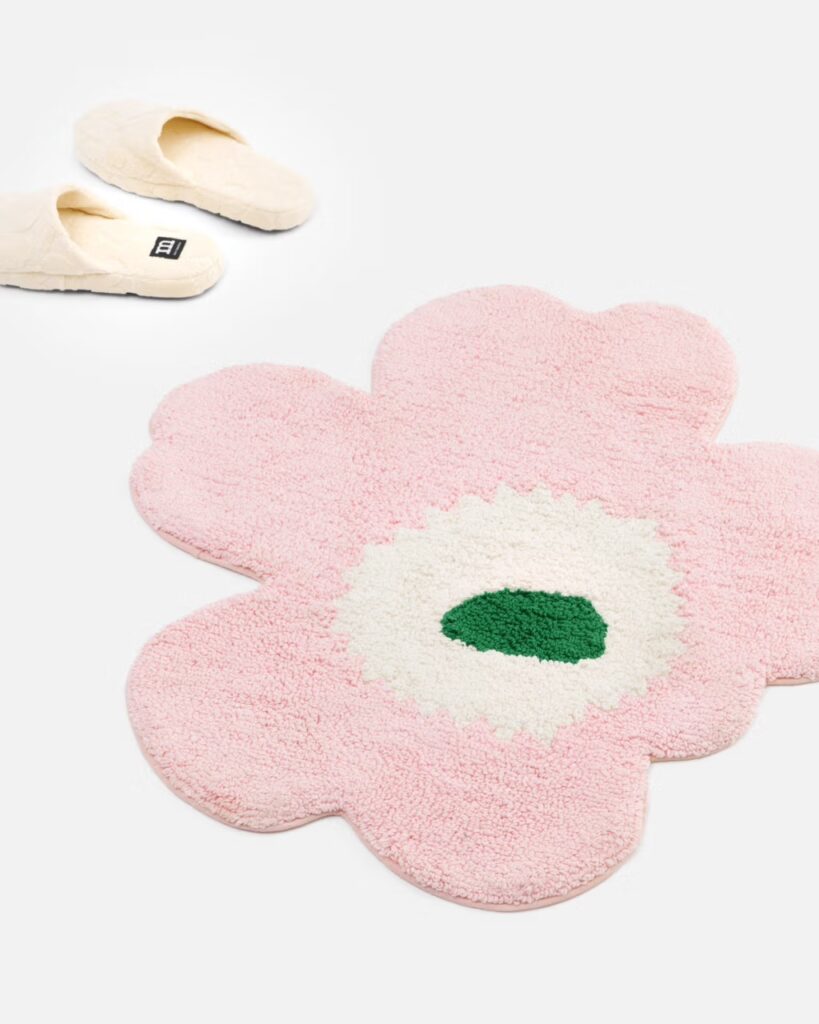 Unikko pink bath rug