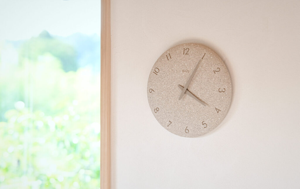 Araidashi wall clock