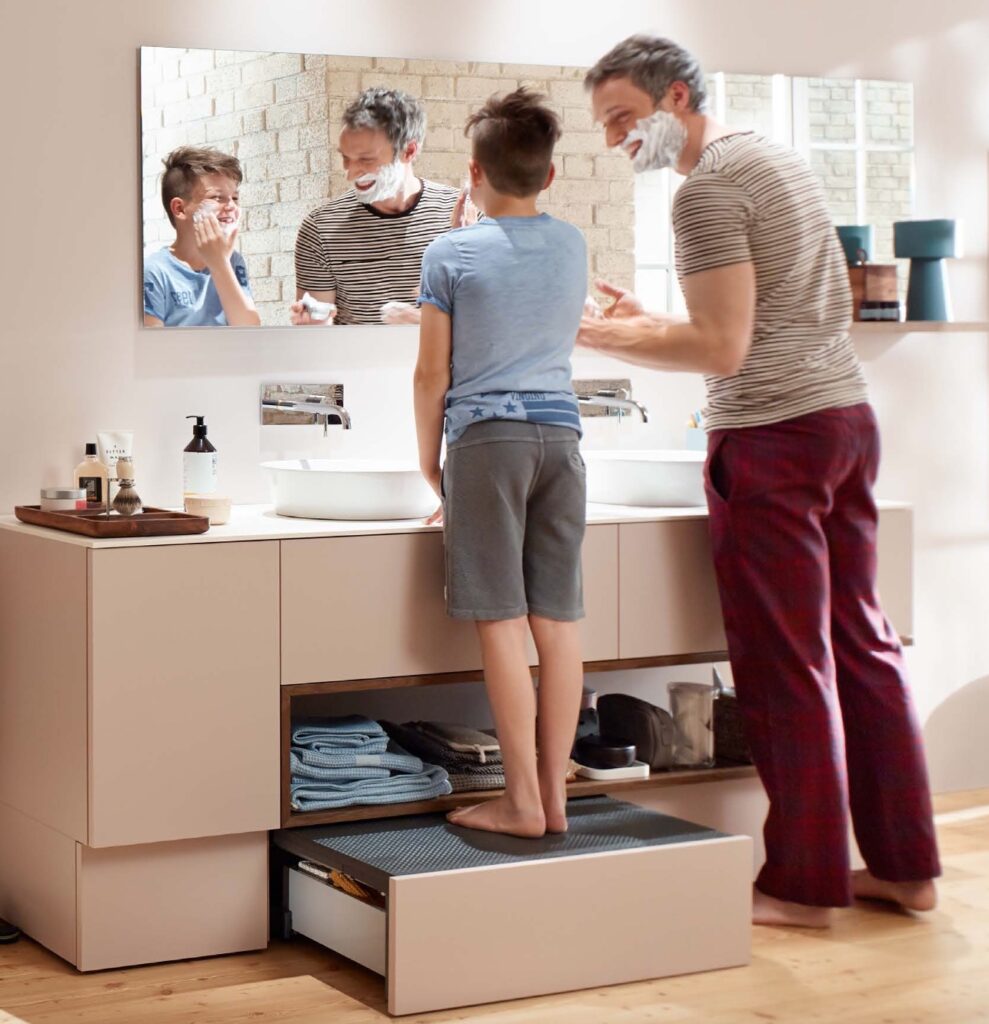 Shaving father and son with Space Step