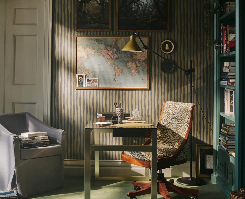 Artist's Stripe wallpaper