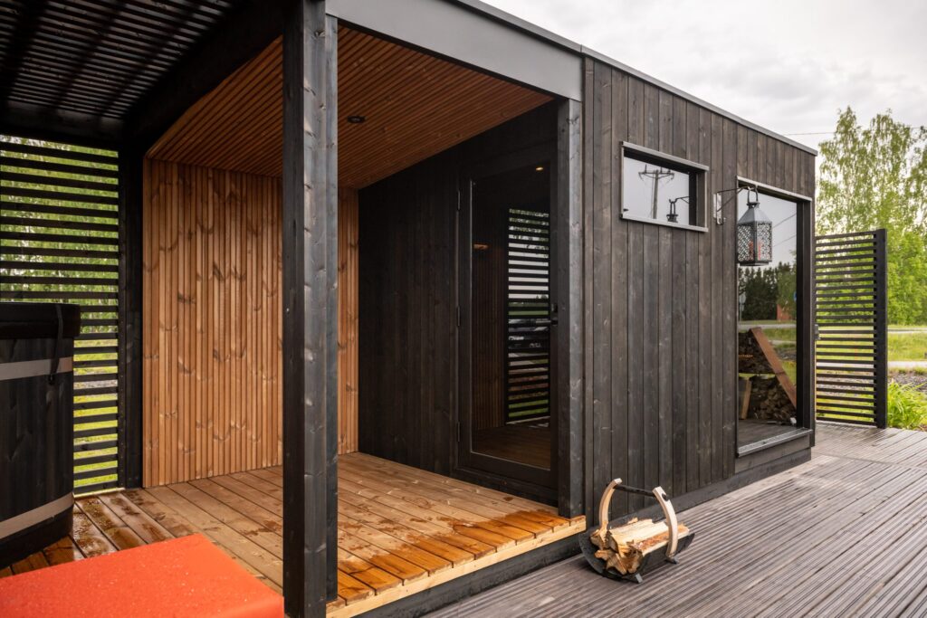 Exterior view Nordic Misty with pergola and sauna