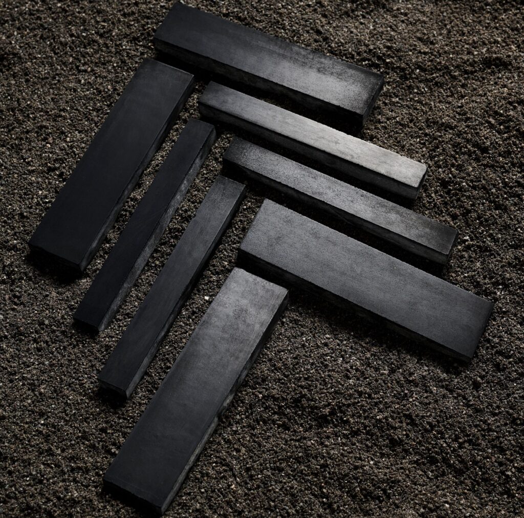 Storage Milano linear black tiles