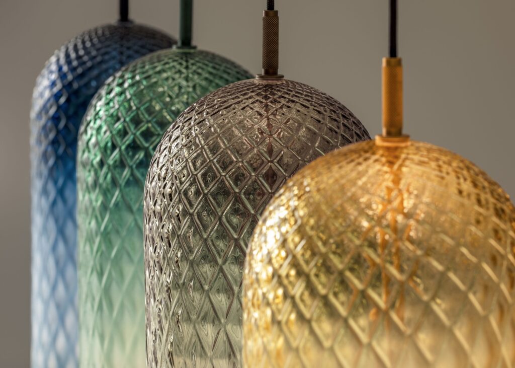Detail of top Balloton finish