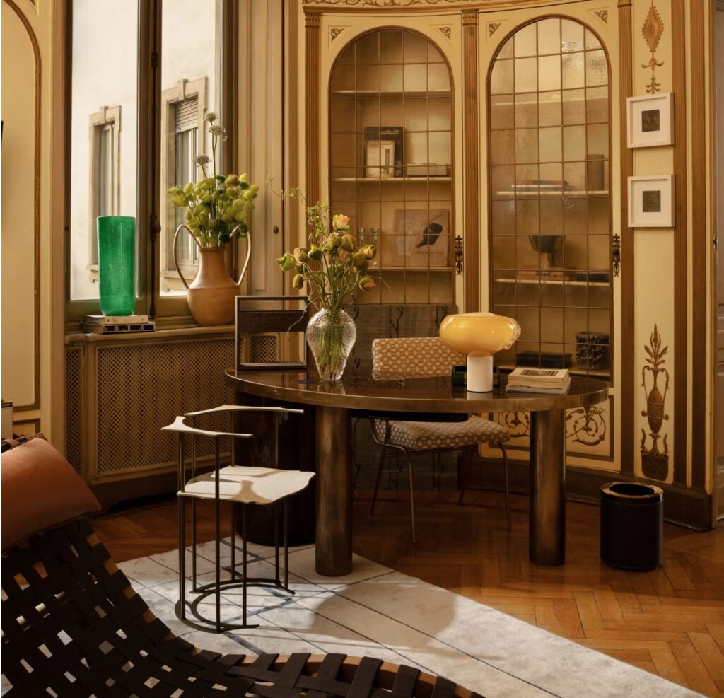 built-in bookcase in reading room, L'Appartamento