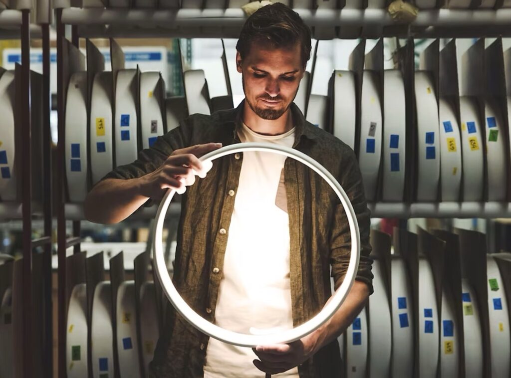 The designer with Ring fixture