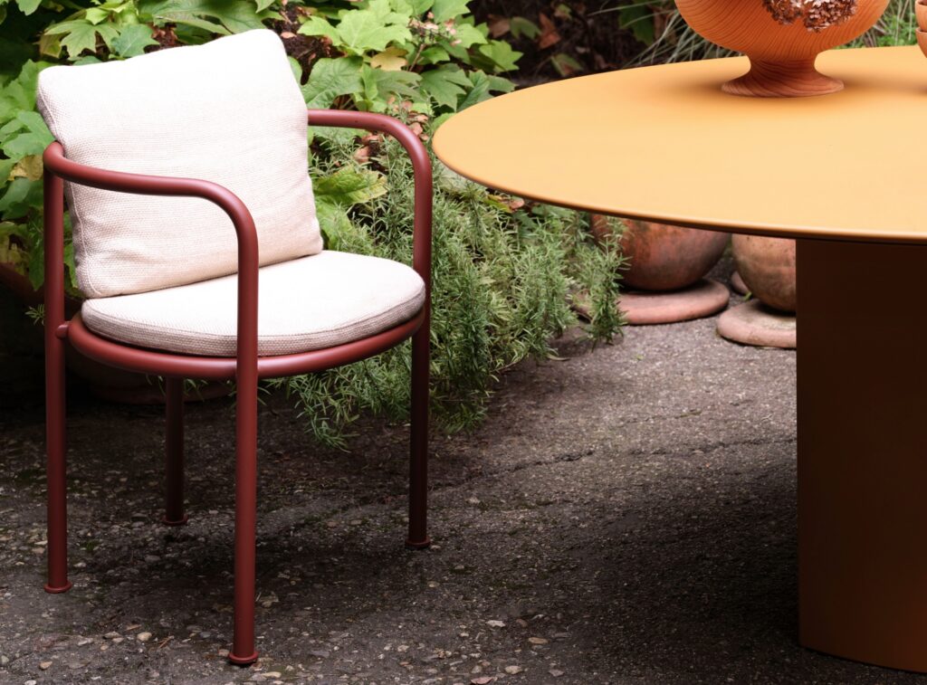 Color Revolution: chair in rust with white cushions
