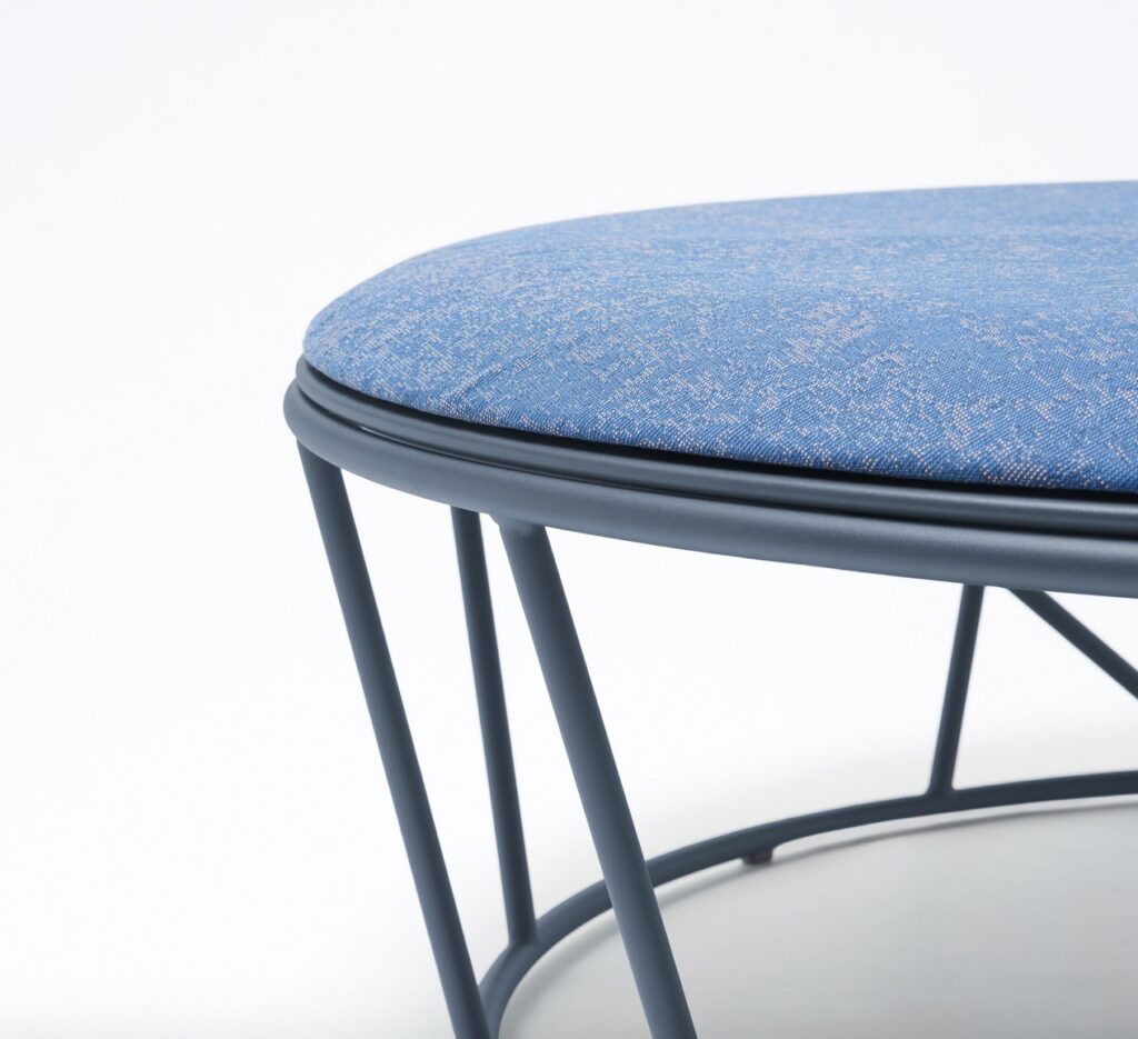Detail Wild Pouf in sky blue