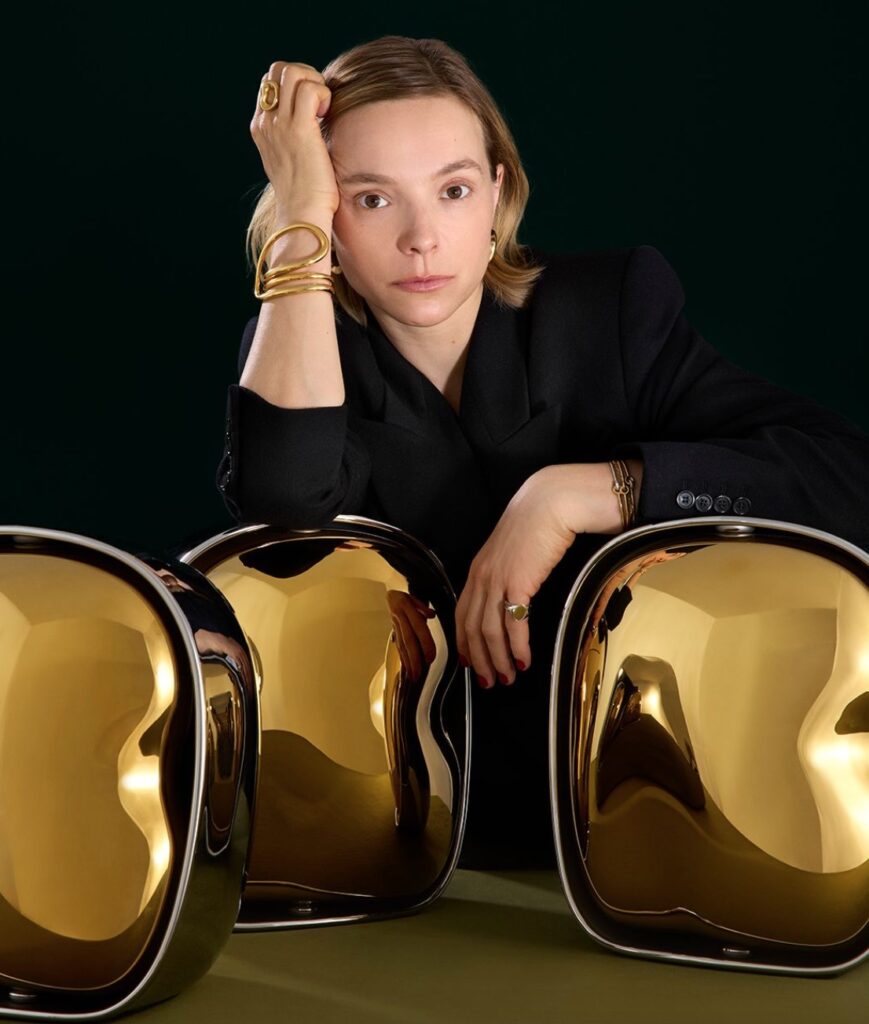 The designer with Carousel closed